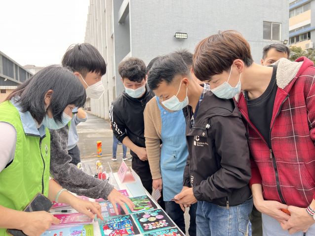 三鄉(xiāng)鎮(zhèn)開展“禁毒宣傳進工廠，平安無毒迎新春”宣傳活動照片1.JPG
