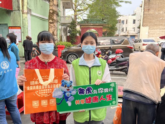三鄉(xiāng)鎮(zhèn)開展“暖心義診，禁毒先行”宣傳活動圖片4.JPG