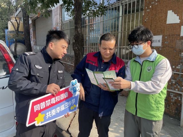 三鄉(xiāng)鎮(zhèn)開展“禁毒宣傳進廠企，夯實禁毒防護墻”活動照片2.JPG